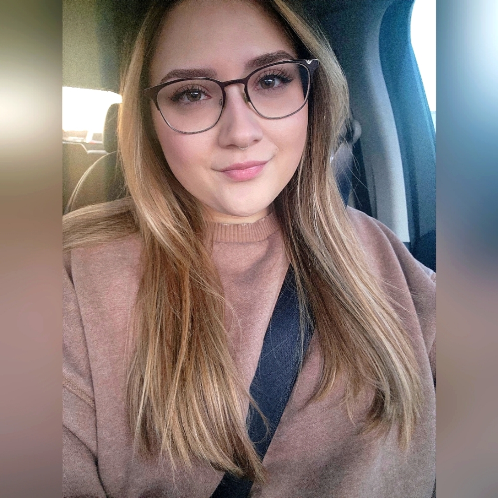 Meet your Posher, Caitlin